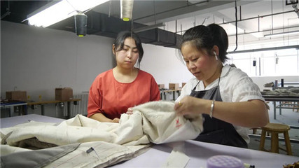 霍爾果斯 紡織服裝產(chǎn)業(yè)與日用品銷售雙輪驅(qū)動(dòng)，打造區(qū)域經(jīng)濟(jì)新引擎